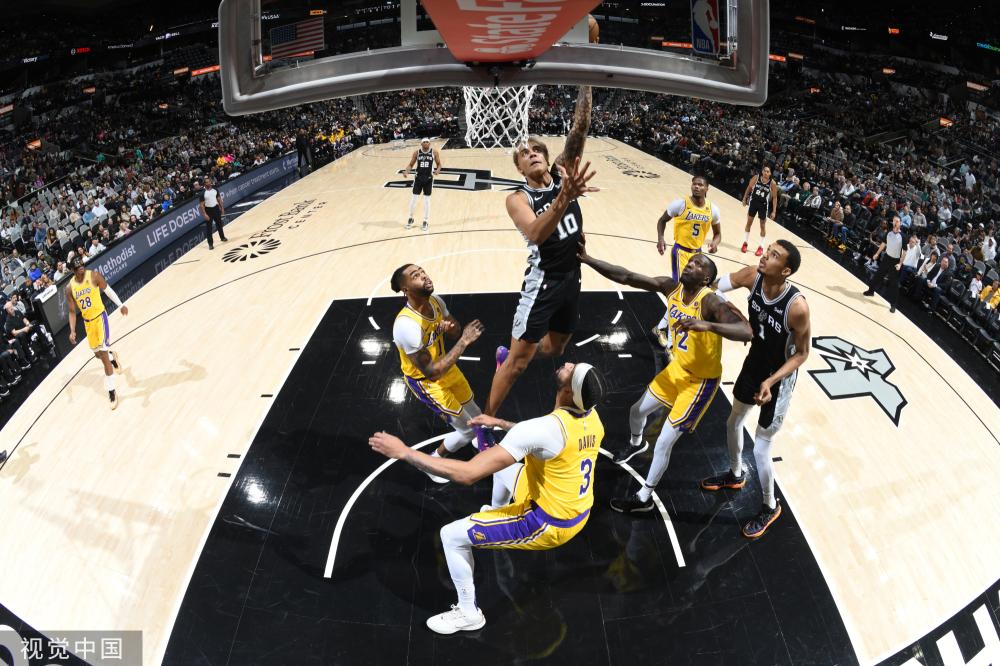 人开始通过 人开始通过